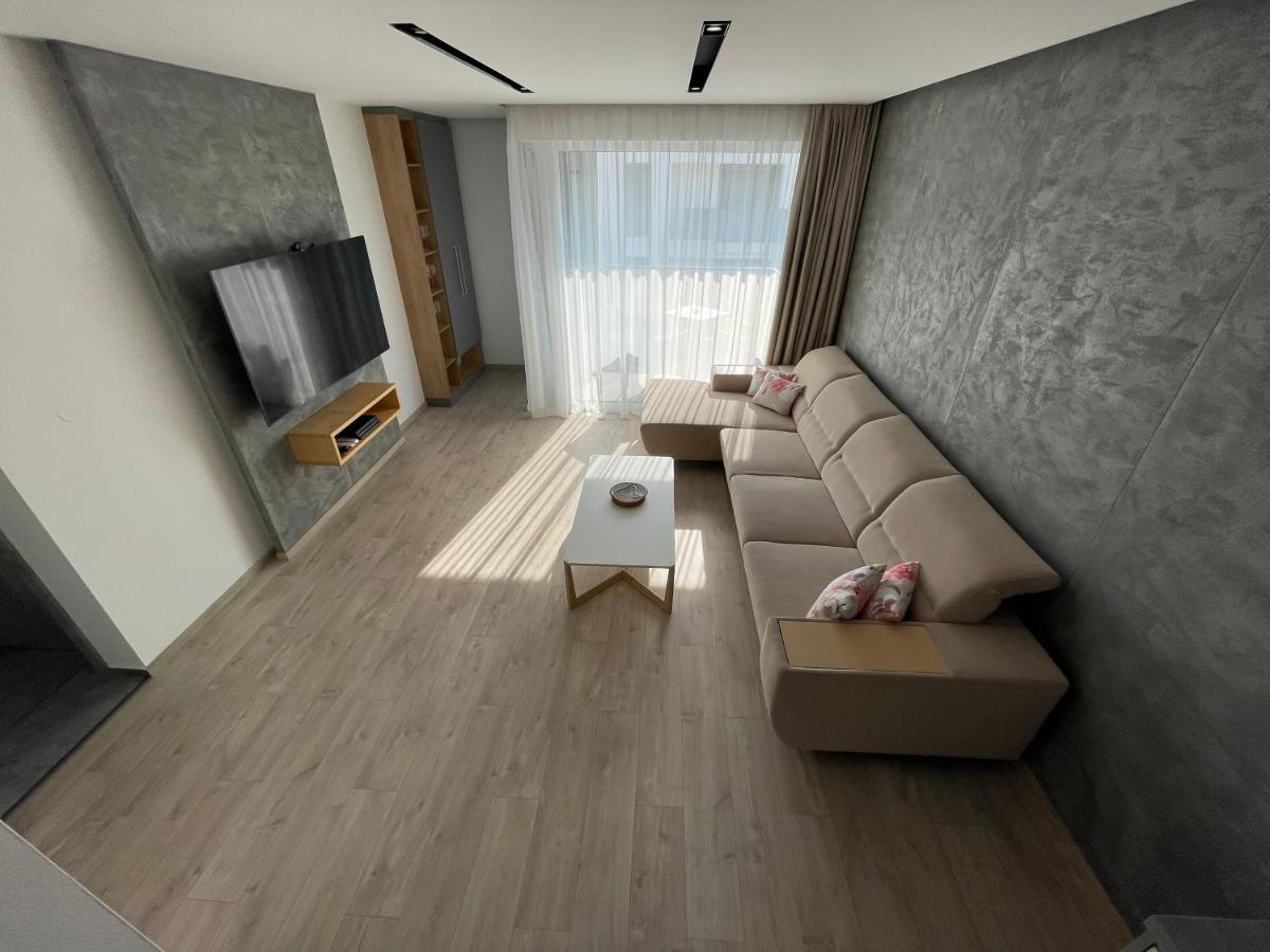Greenbay Apartment With Free Parking Trenčín Exterior foto