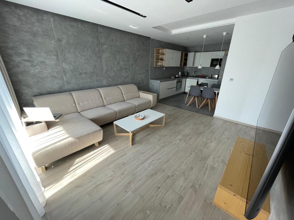 Greenbay Apartment With Free Parking Trenčín Exterior foto